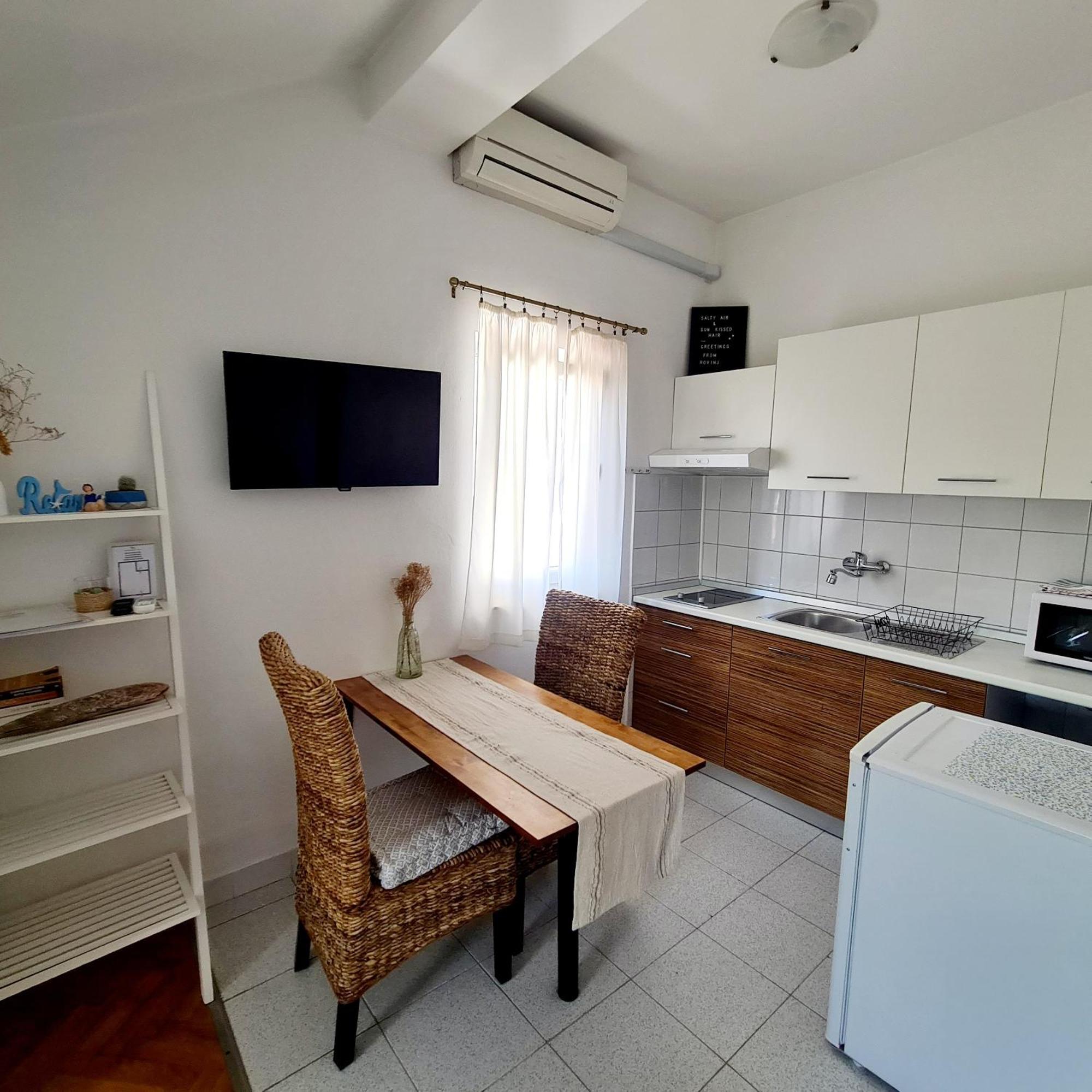 Apartments Ada โรวีน ภายนอก รูปภาพ