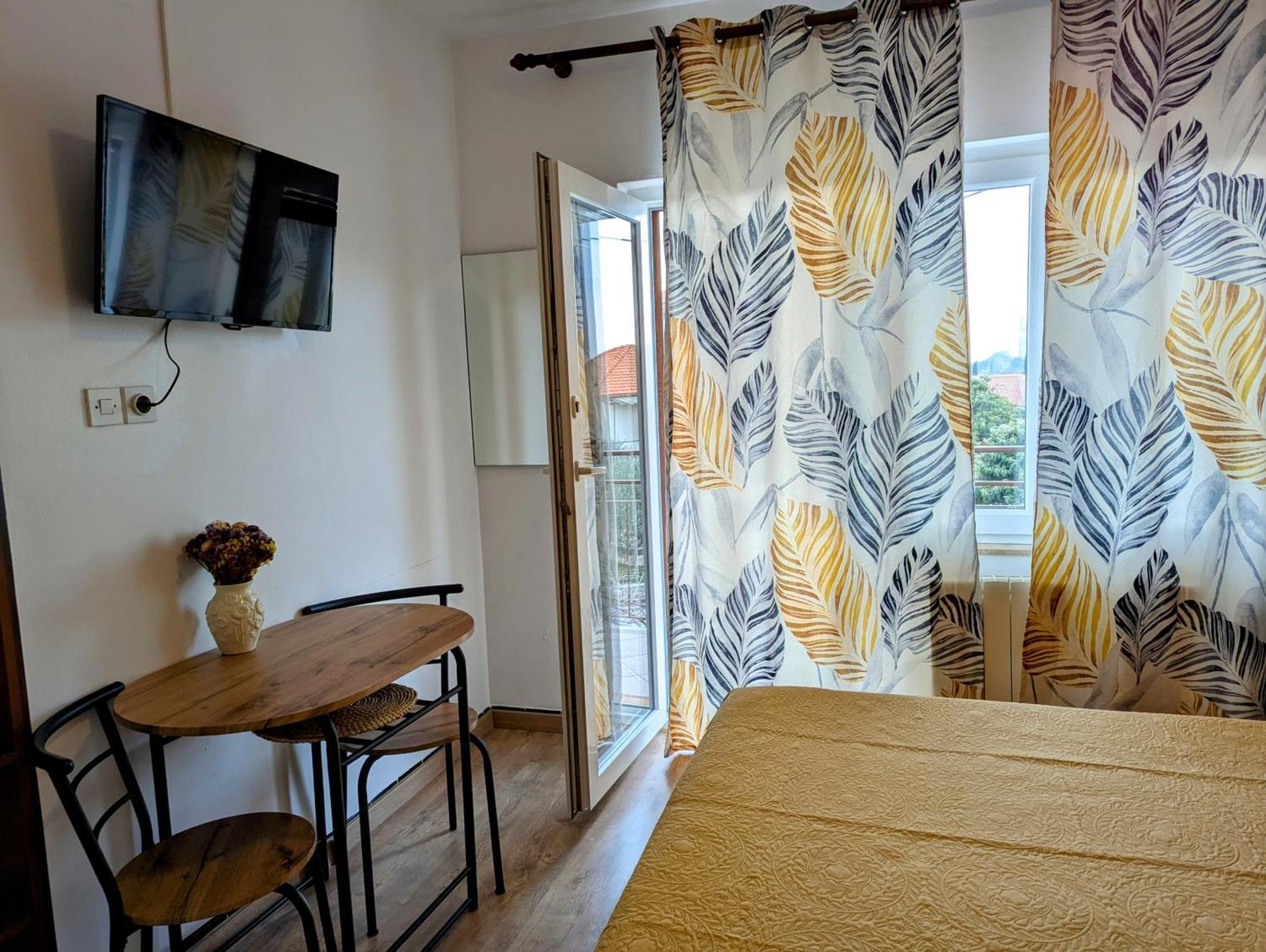Apartments Ada โรวีน ภายนอก รูปภาพ